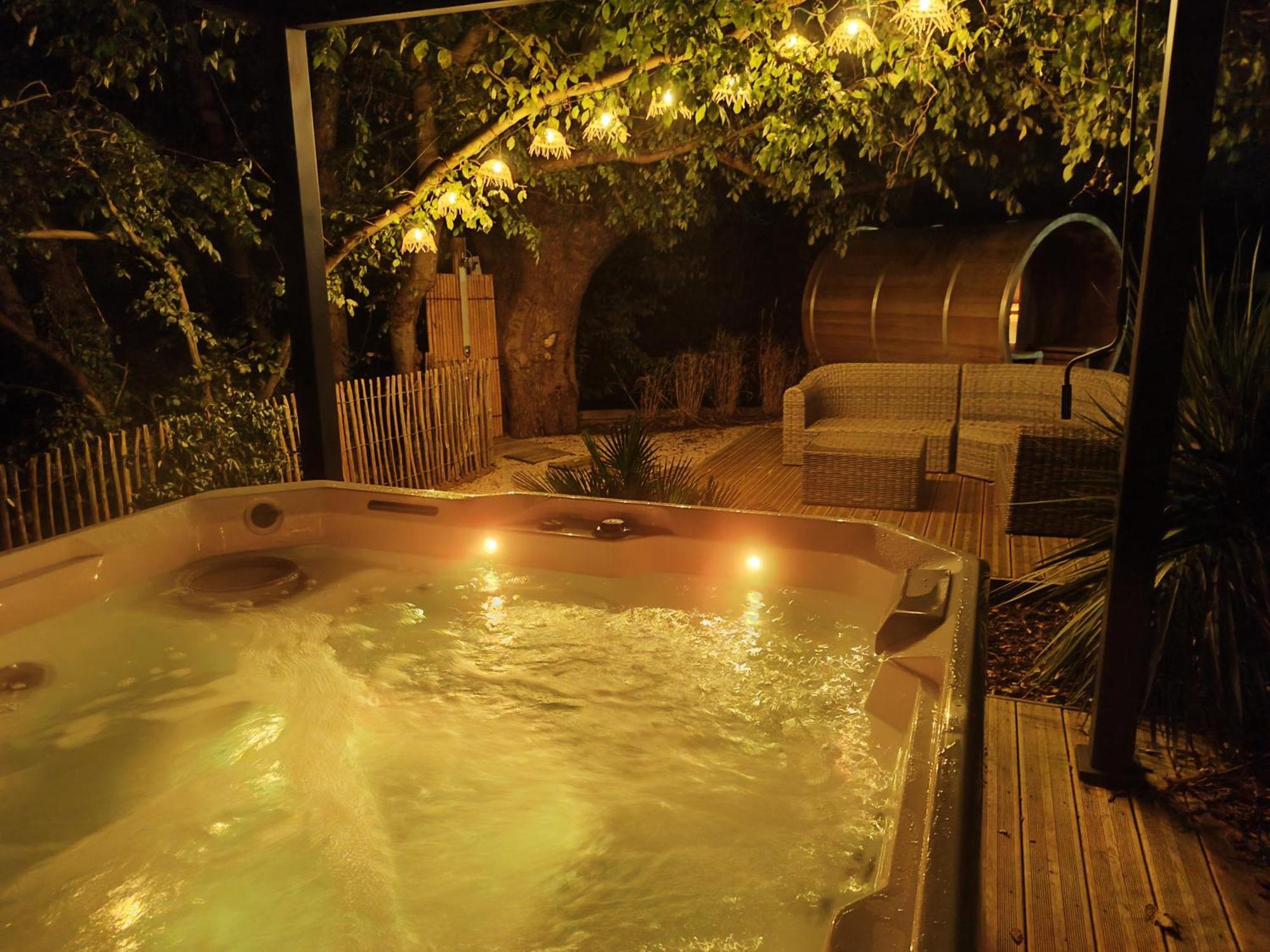 Le Domaine De Pivette Chambre Climatisee Et Insolite Avec Terrasse Privative Avranches Kamer foto